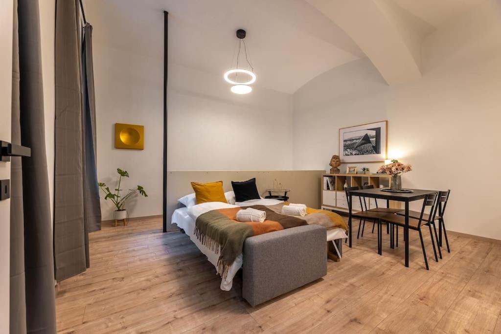 Eclectic And Design Duplex In Prague Apartment ภายนอก รูปภาพ