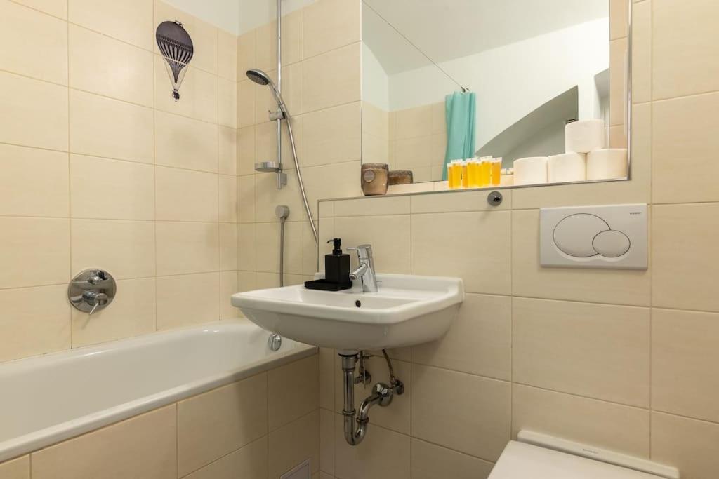 Eclectic And Design Duplex In Prague Apartment ภายนอก รูปภาพ