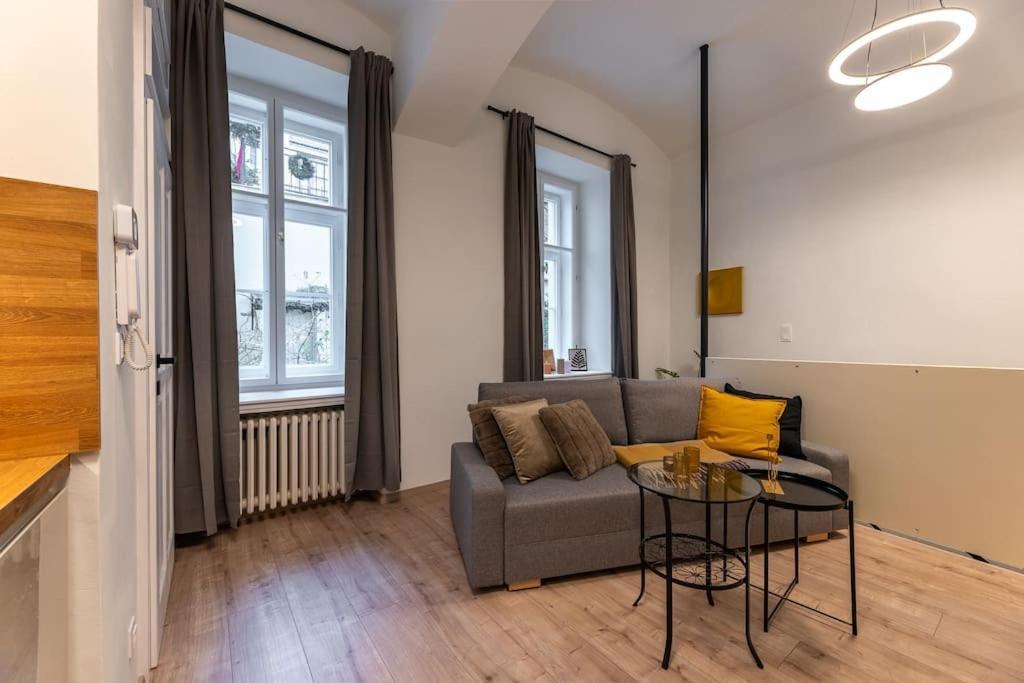 Eclectic And Design Duplex In Prague Apartment ภายนอก รูปภาพ